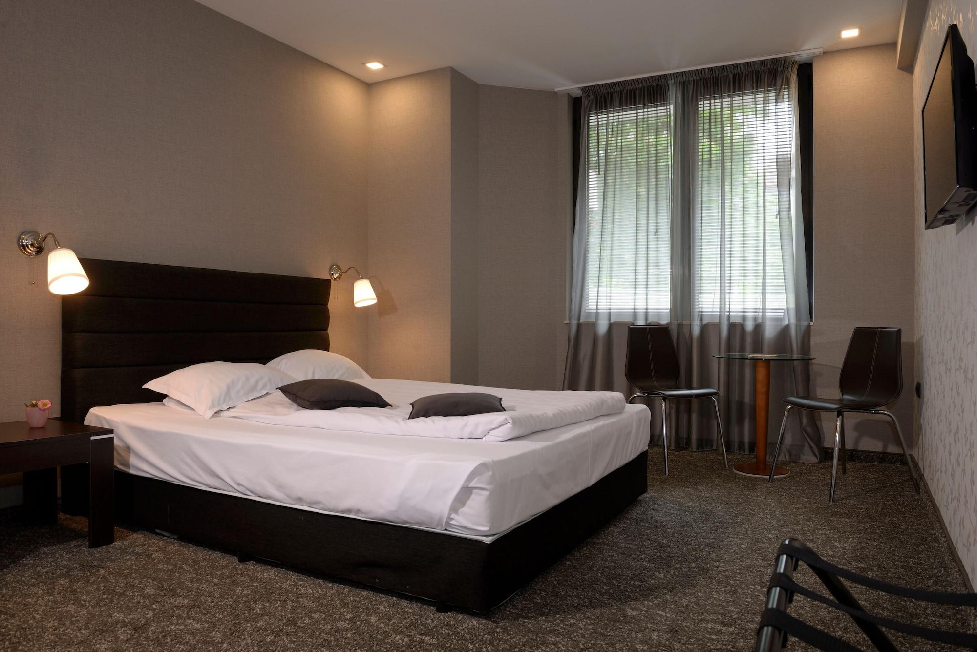 St. George Hotel Sofia Bagian luar foto