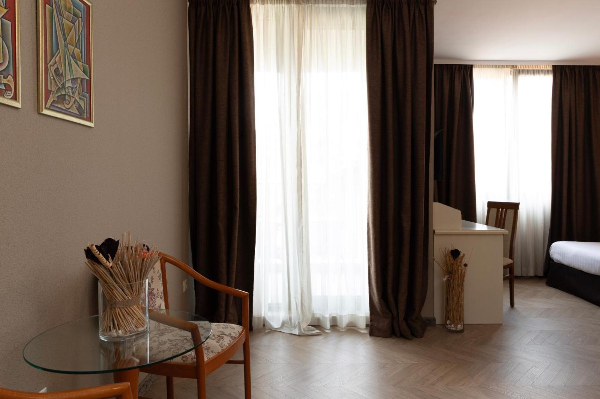 St. George Hotel Sofia Bagian luar foto